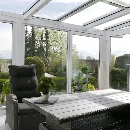 Prázdninový dům Modernes Haus Mit Wintergarten